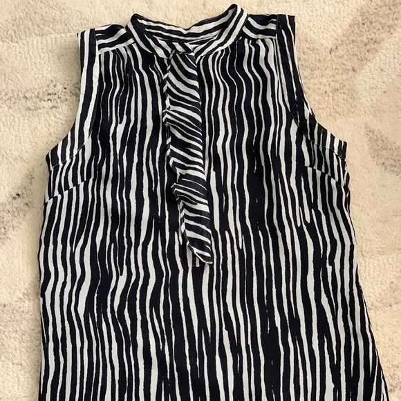 Banana Republic Black and White Tunic Blouse - Picture 4 of 6